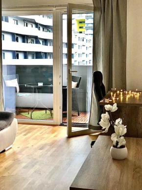2 BR apartment next to metro U1, Free Parking